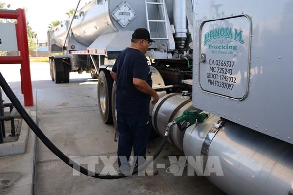 Giá dầu diesel tăng kỷ lục đe dọa ngành vận tải xe tải Mỹ ​