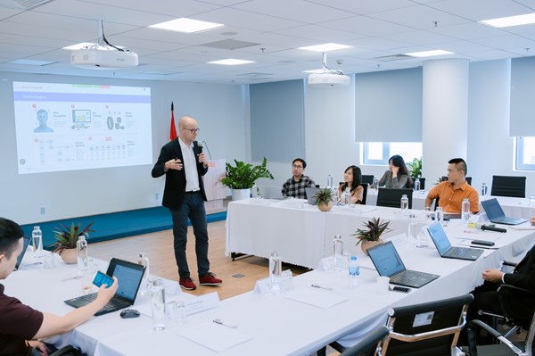 Khi AI có thể làm việc, sinh viên kinh doanh cần học gì?