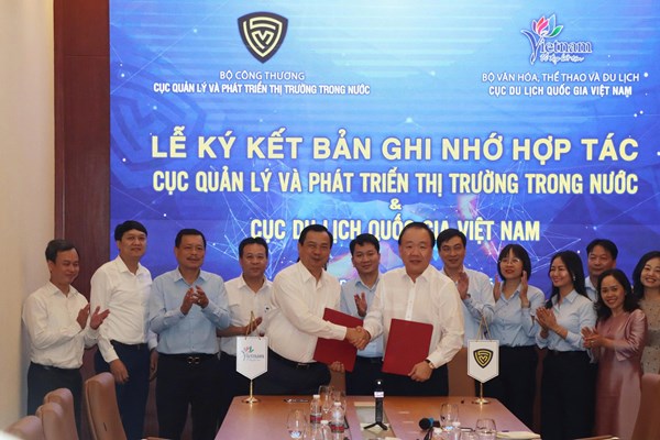 Ký kết hợp tác thúc đẩy tiêu thụ hàng Việt gắn với du lịch
