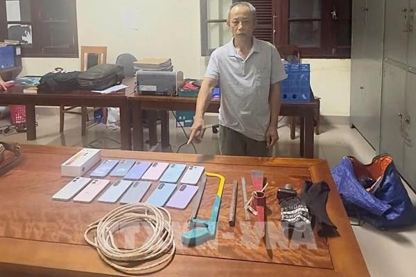 Bắt giữ đối tượng trộm 33 chiếc điện thoại