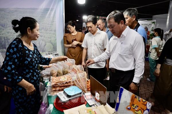 Khai mạc hội chợ triển lãm thành tựu nông nghiệp Đồng bằng sông Cửu Long