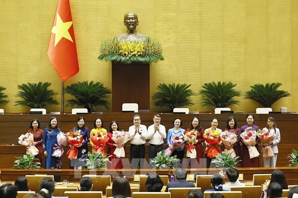 Thủ tướng Chính phủ Lê Minh Hưng và Chủ tịch Quốc hội Trần Thanh Mẫn gặp mặt nữ đại biểu Quốc hội khóa XVI