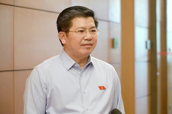 Bên lề Kỳ họp thứ hai, Quốc hội khóa XVI: Điện xanh cần trở thành lợi thế thu hút đầu tư