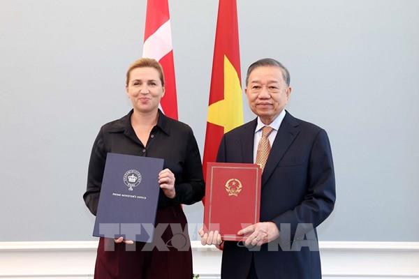 TUYÊN BỐ CHUNG VỀ VIỆC THIẾT LẬP QUAN HỆ ĐỐI TÁC CHIẾN LƯỢC TOÀN DIỆN GIỮA NƯỚC CỘNG HÒA XÃ HỘI CHỦ NGHĨA VIỆT NAM VÀ ĐAN MẠCH