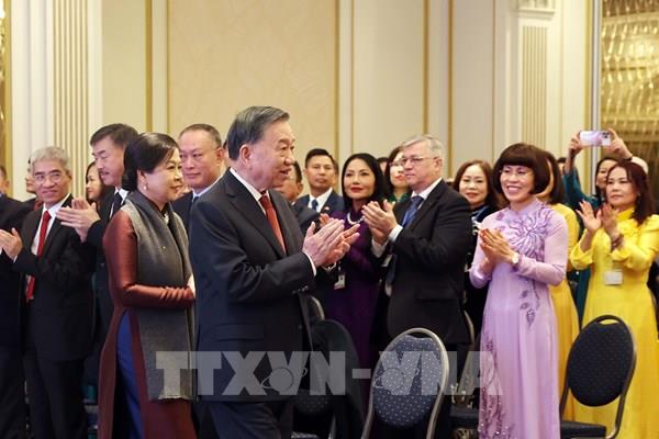 Tổng Bí thư, Chủ tịch nước Tô Lâm gặp gỡ cán bộ, nhân viên Cơ quan đại diện Việt Nam tại Bỉ và đại diện cộng đồng người Việt Nam tại châu Âu
