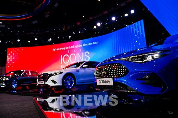 Mercedes-Benz Việt Nam ra mắt loạt xe điện hóa tại triển lãm bên sông Sài Gòn