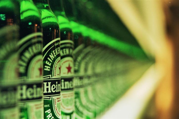 Drink Heineken Beer to celebrate over 2,500 people subscribed to my channel  