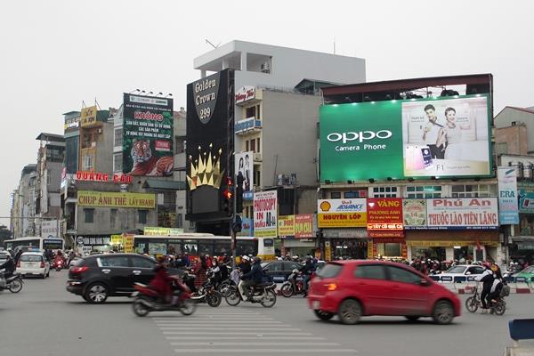 Nhức nhối vi phạm bảng quảng cáo tại Hà Nội: Bài 2 - Xử lý cách nào?