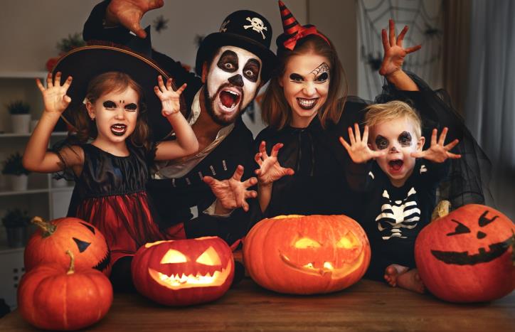 Bạn đã sẵn sàng để hóa trang và trở thành nhân vật đáng sợ nhất trong đêm Halloween chưa? Hãy xem qua những hình ảnh về ý tưởng hóa trang độc đáo và đặc sắc của chúng tôi để có cơ hội trở thành tâm điểm của bữa tiệc Halloween nhé!