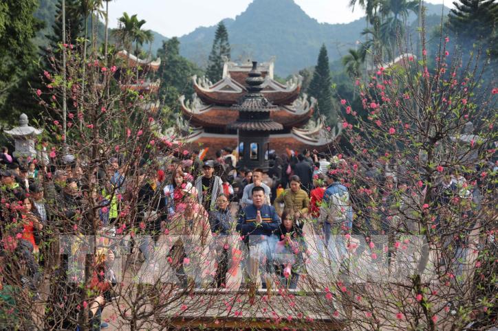 Hà Nội: Không tổ chức lễ khai hội chùa Hương, dừng tổ chức lễ hội đền Hai  Bà Trưng