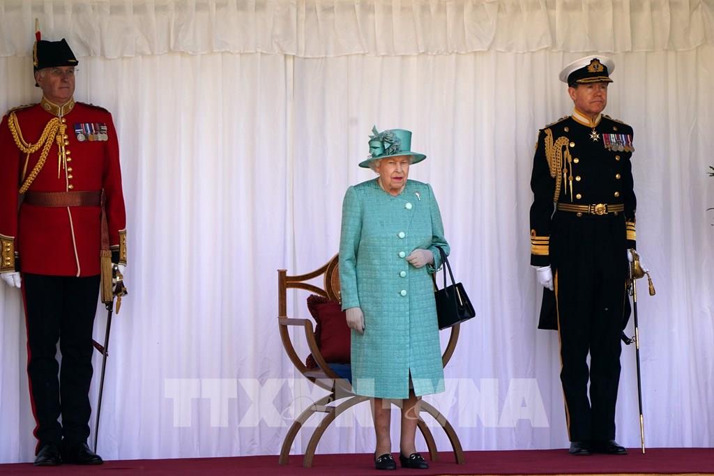 Tuổi và ngày sinh thật sự của Nữ hoàng Anh Elizabeth II  Ngôi sao