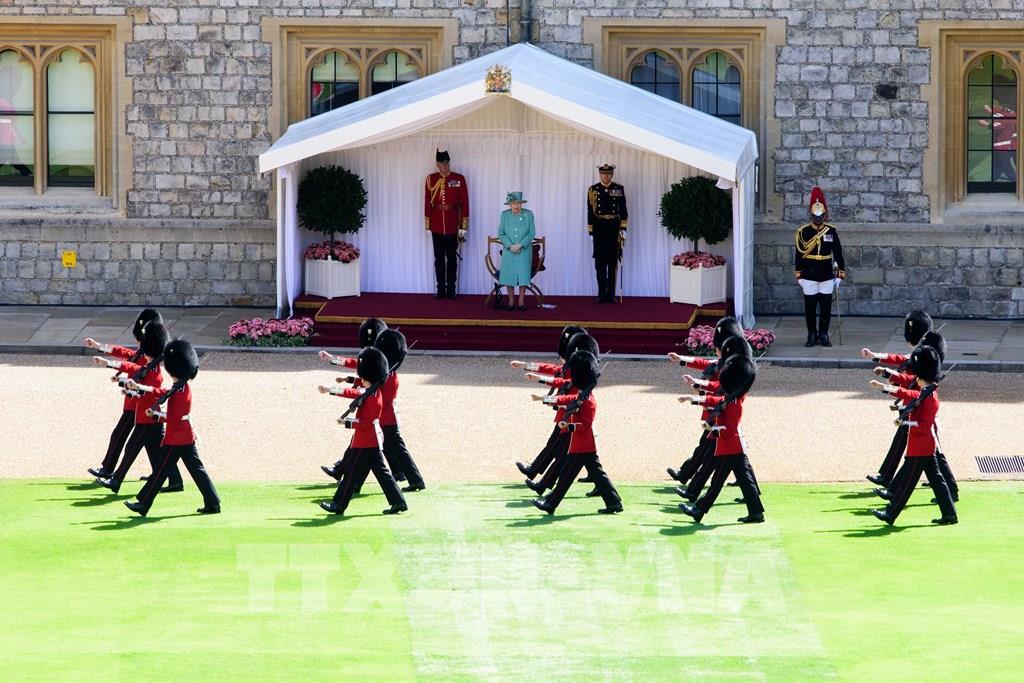 Elizabeth II Cả cuộc đời dành cho nhiệm vụ của Nữ hoàng