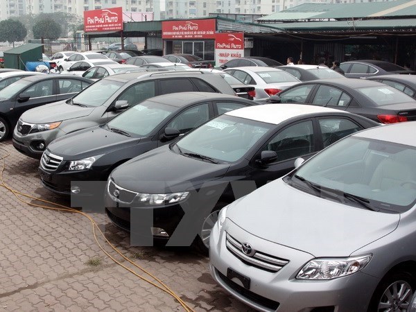 Các nhà nhập khẩu ôtô đề xuất áp dụng chung giảm 50 lệ phí trước bạ  ÔtôXe  máy  Vietnam VietnamPlus
