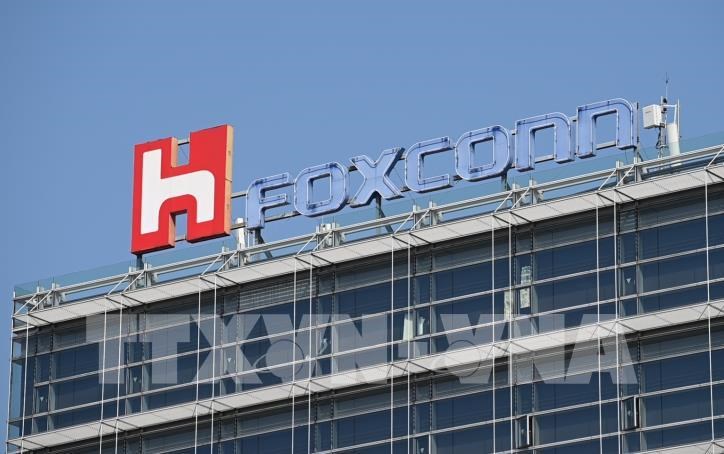 204325-foxconn-co-ke-hoach-ban-nha-may-san-xuat-man-hinh-lcd-do-cang-thang-thuong-mai-my-trung.jpg