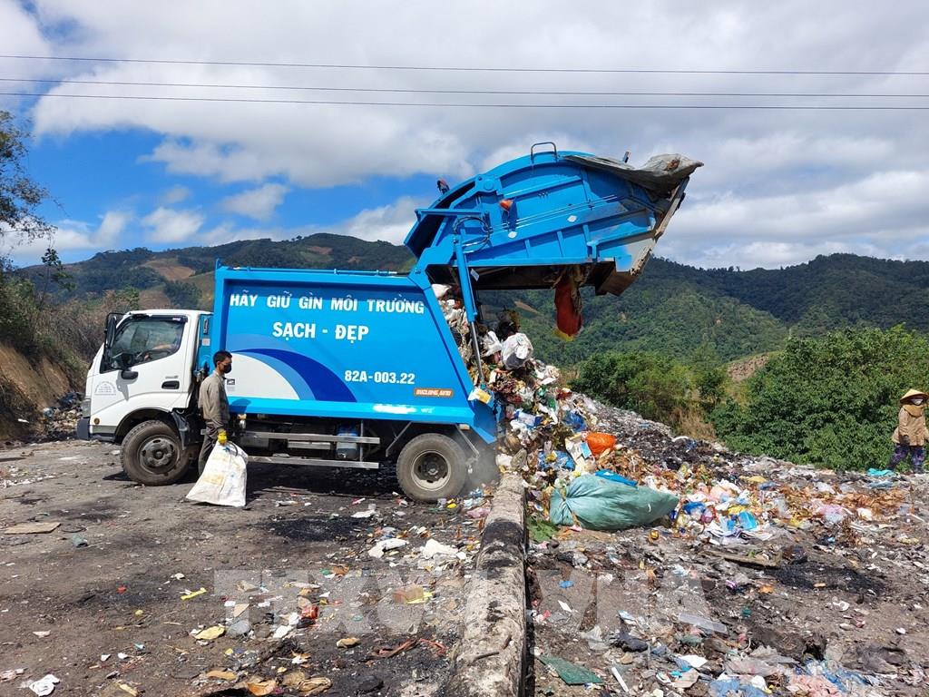 Quá tải bãi xử lý rác thải tại huyện Đăk Glei, Kon Tum