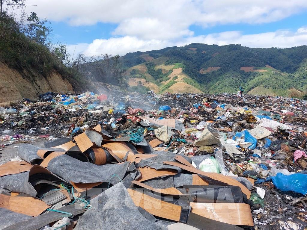 Quá tải bãi xử lý rác thải tại huyện Đăk Glei, Kon Tum