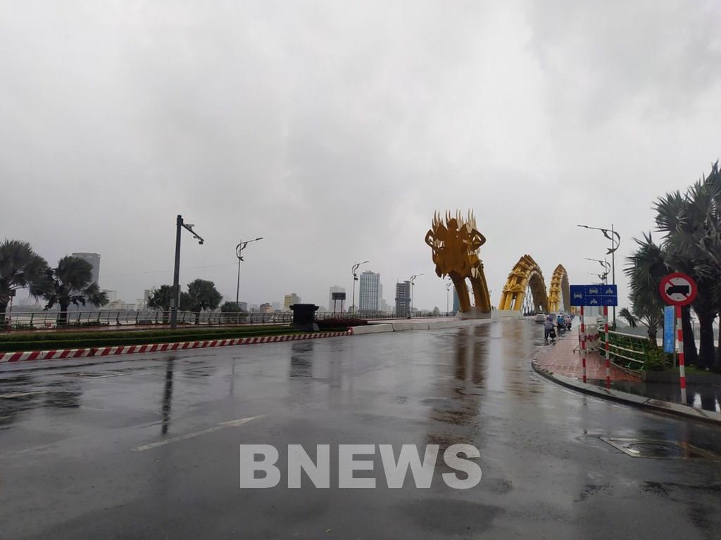 Những hình ảnh mới nhất tại Đà Nẵng trước khi bão số 4 đổ bộ