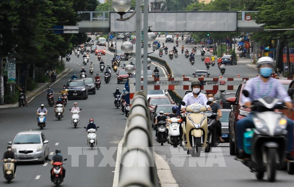 hình ảnh  Người đi bộ đi dạo bộ đồ trắng đường phố đường đi bộ băng  qua một mình các bước Đi bộ mô hình màu Dude thời trang kinh doanh