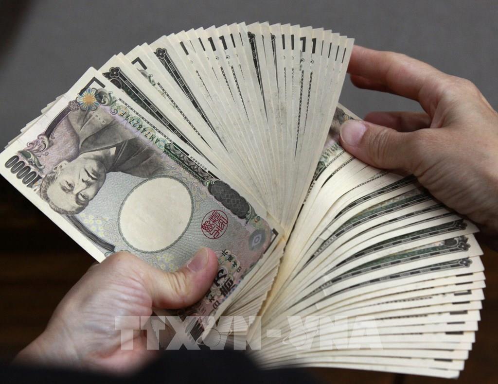 Đồng yen yếu khiến Nhật Bản đứng trước "ngã ba đường"
