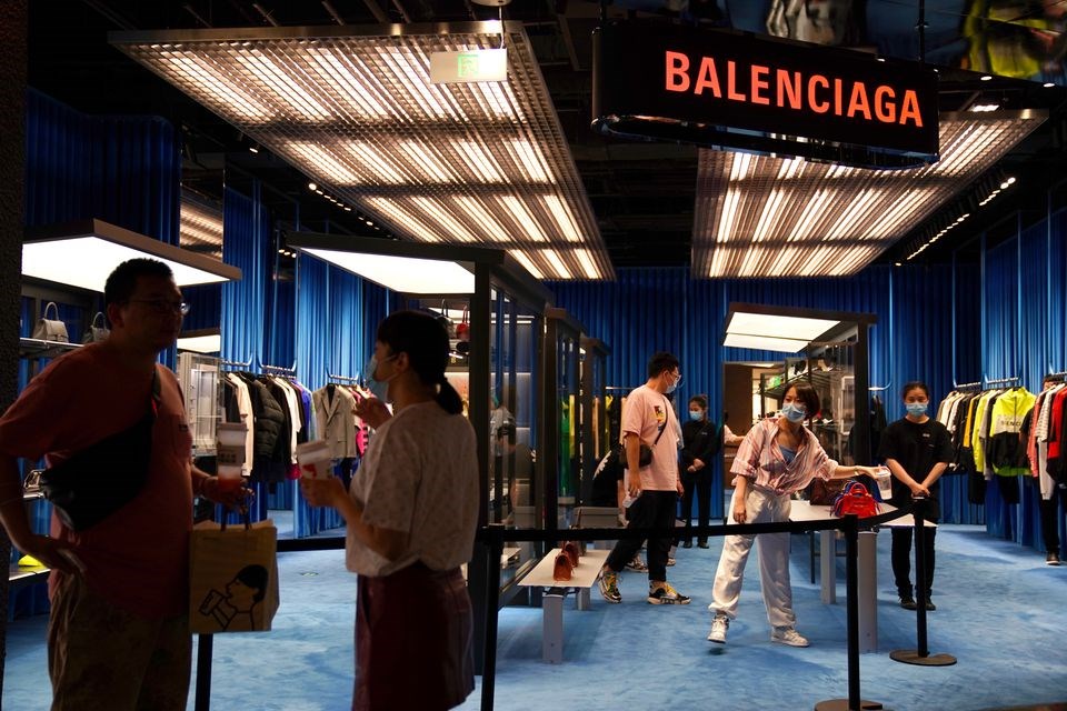 Balenciaga dẫn đầu Top các hãng thời trang được quan tâm nhất