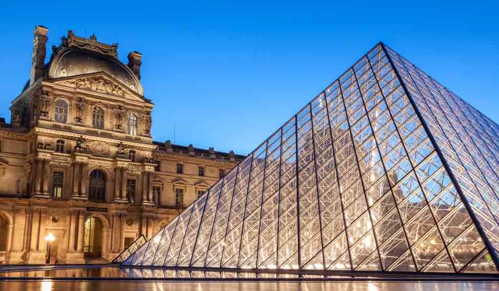 Bảo tàng Louvre - viên kim cương giữa lòng nước Pháp