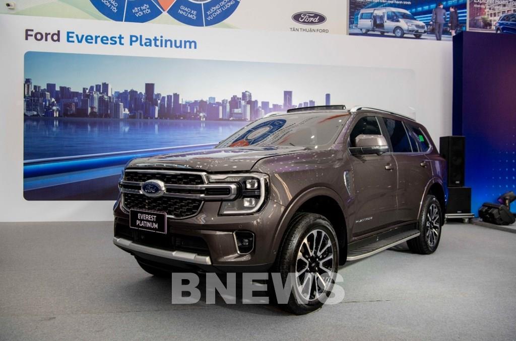 Chính thức ra mắt 2 mẫu xe mới Ford Everest Platinum và Ranger Stormtrak