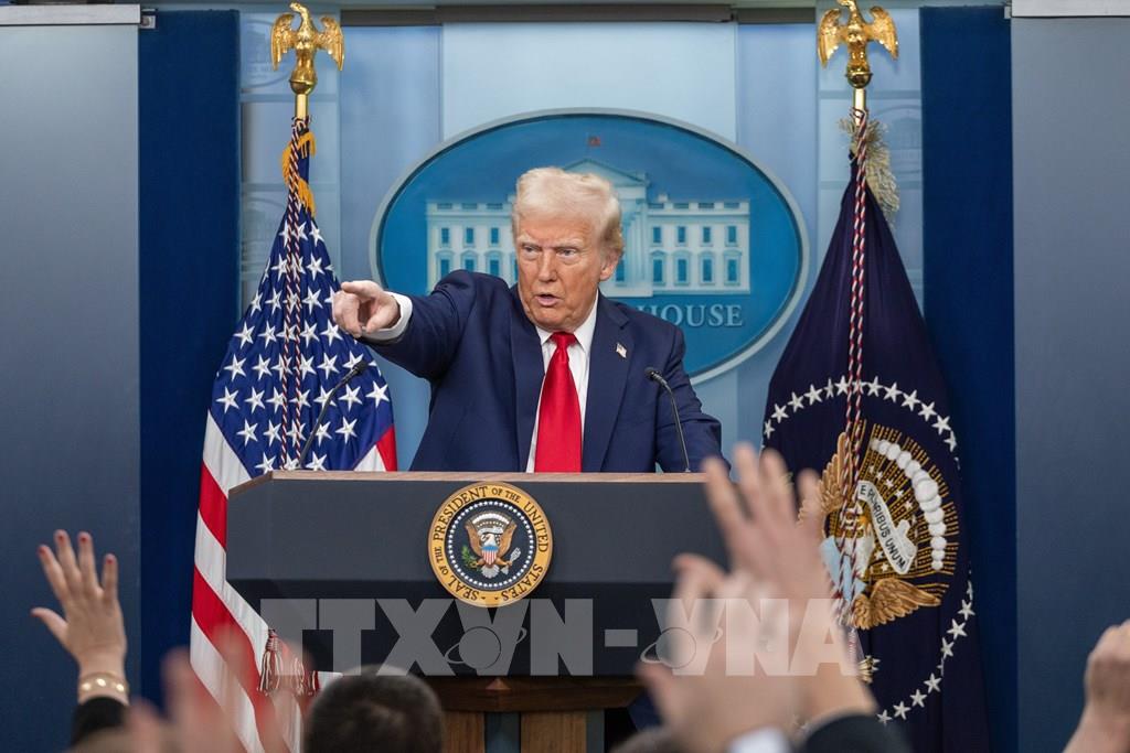 162655-tong-thong-d-trump-tuyen-bo-dam-phan-voi-canada-va-mexico-ve-thue-quan-toan-dien.jpg