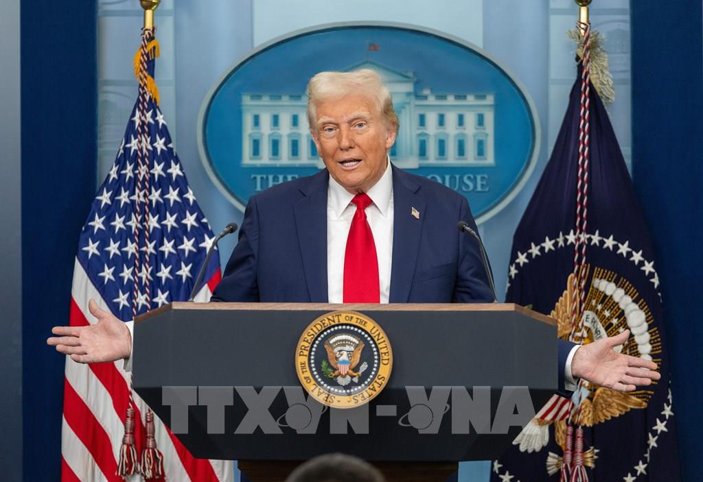 073625-tong-thong-d-trump-tuyen-bo-dam-phan-voi-canada-va-mexico-ve-thue-quan-toan-dien.jpg