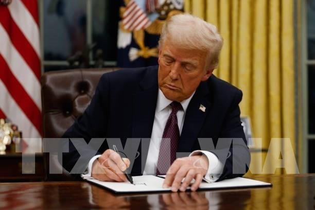 113706-tong-thong-d-trump-ky-lenh-hanh-phap-nham-giam-gia-thuoc.jpg