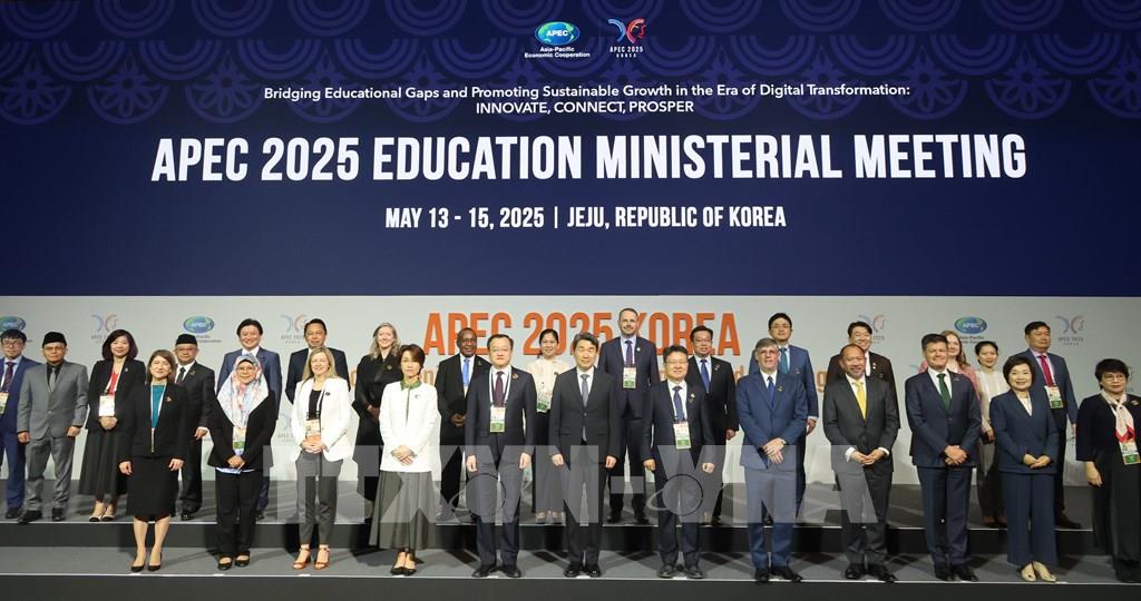 133454-hoi-nghi-bo-truong-thuong-mai-apec-van-bat-dong-van-de-thue-quan-cua-my-trong-ngay-hop-cuoi.jpg