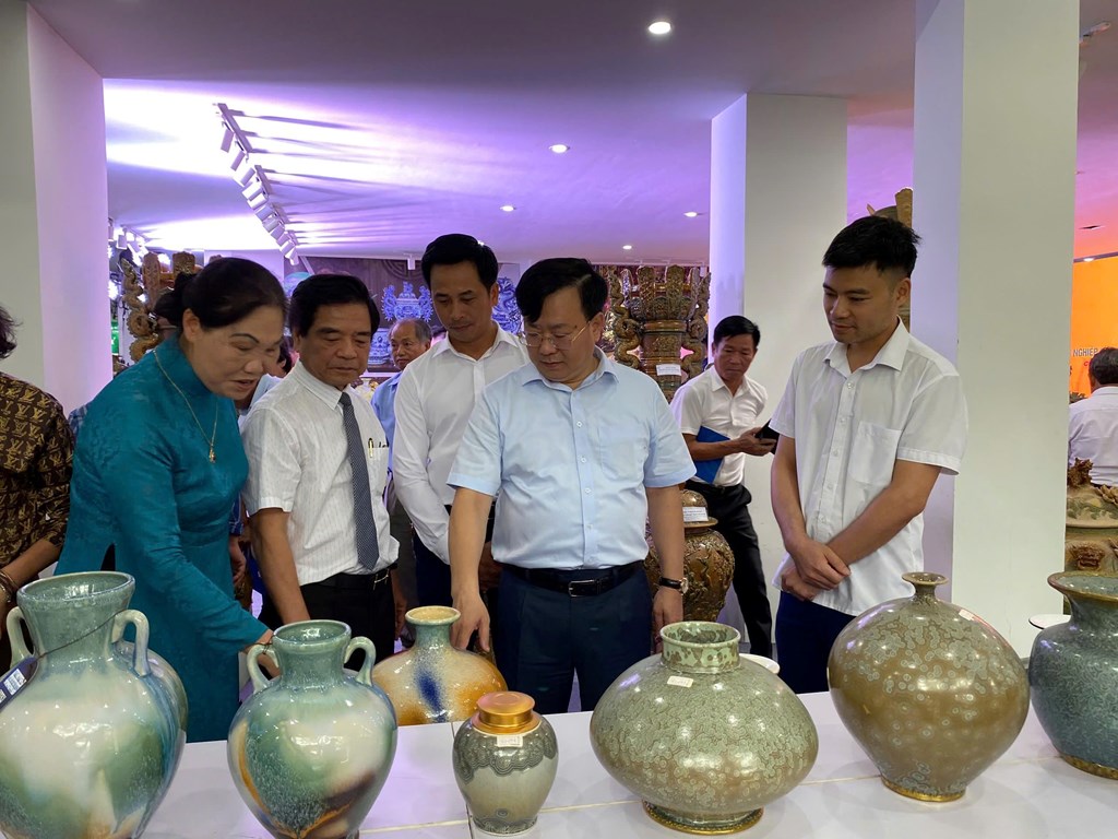 https://image.bnews.vn/MediaUpload/Org/2025/08/27/lang-nghe-1-20250827160304.jpg