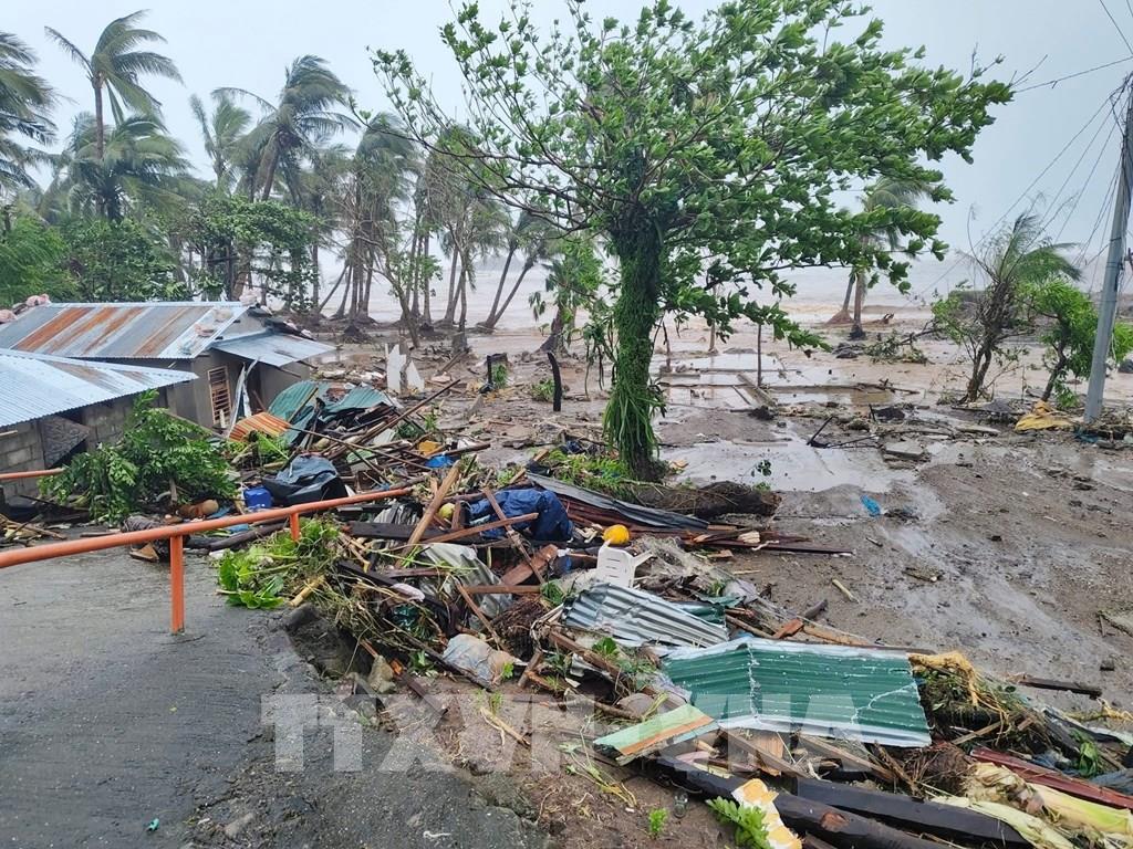 212113-sieu-bao-fung-wong-do-bo-vao-philippines.jpg