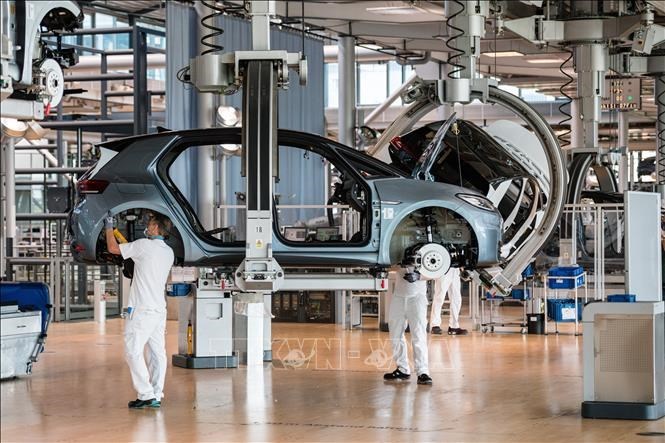 vna-potal-chu-tich-volkswagen-muon-tai-co-cau-cat-giam-30000-viec-lam-stand-20240903161806-20260102083802.jpg