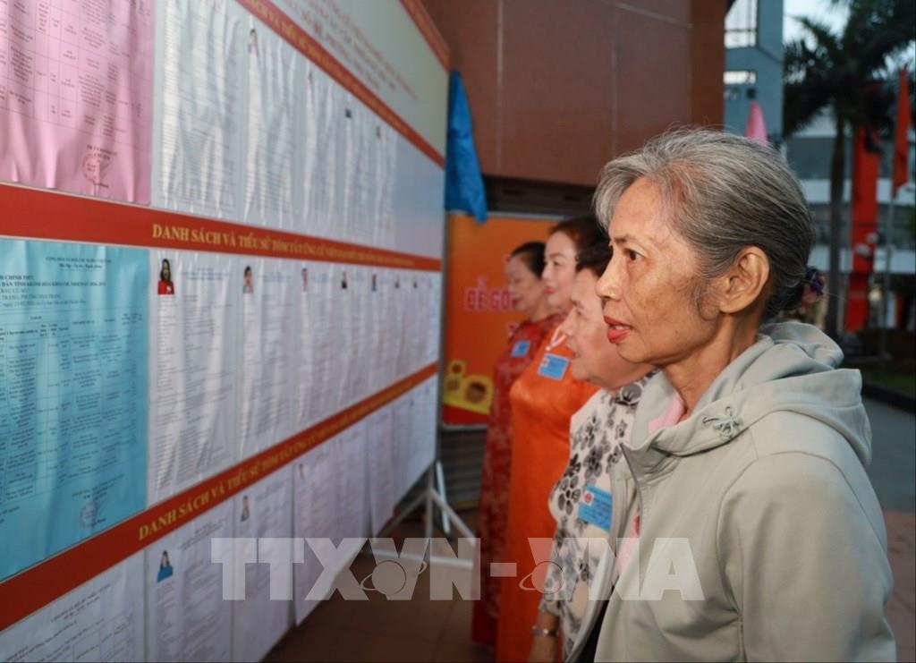 070042-hon-1-6-trieu-cu-tri-tinh-khanh-hoa-di-bau-cu.jpg