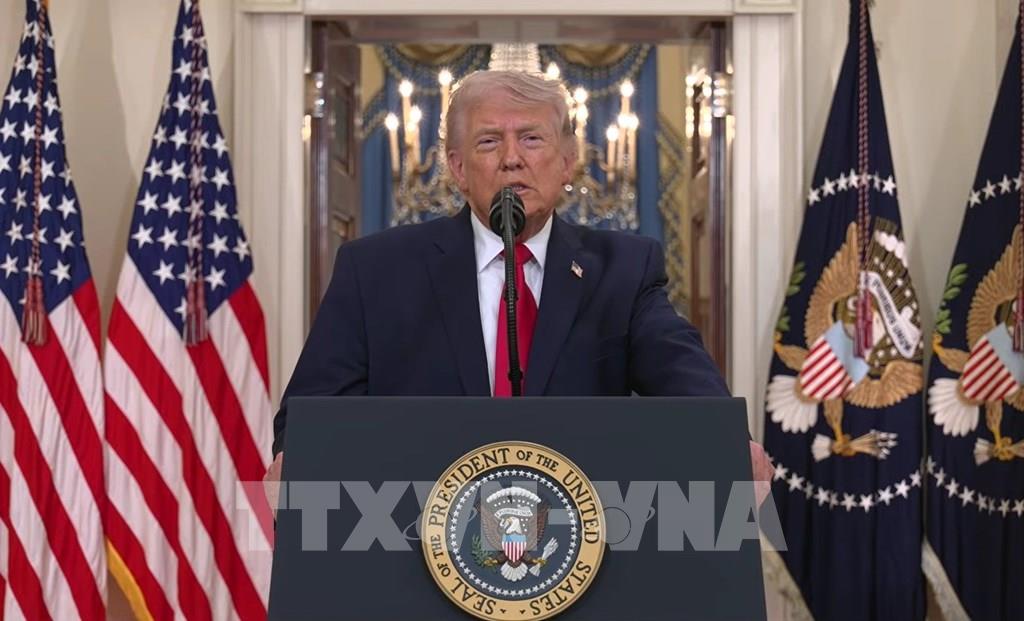 211405-tong-thong-my-d-trump-chi-thi-hai-quan-phong-toa-eo-bien-hormuz.jpg