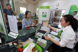 Lãi suất hạ nhiệt, ngân hàng vẫn tung sản phẩm mới hút dòng tiền
