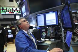 S&P 500 và Nasdaq lại lập đỉnh bất chấp rủi ro địa chính trị