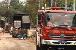 Bình Dương: Bồn chứa axit nitric bị rò rỉ chảy xuống đường Bình Dương: Bồn chứa axit nitric bị rò rỉ chảy xuống đường