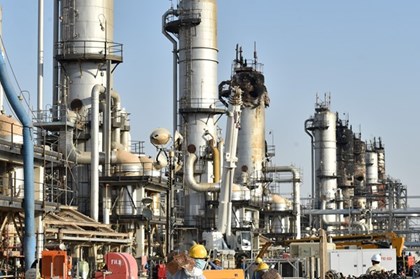 Giá dầu thế giới vọt lên hơn 115 USD/thùng