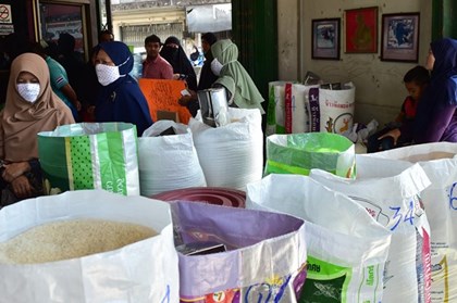 Giá gạo Thái Lan cao nhất sáu tháng, đậu tương tiếp tục giảm