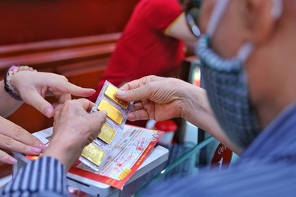 Giá vàng hôm nay 2/6: Vàng SJC rời xa mốc 160 triệu đồng/lượng