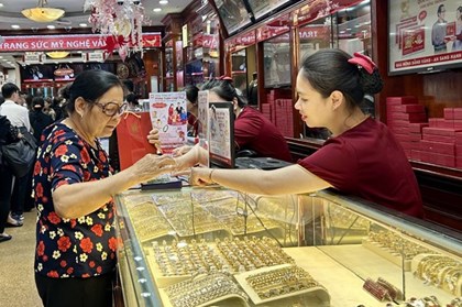 Gía vàng chiều 25/8 niêm yết mức 127,1 triệu đồng/lượng 