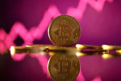 Giá bitcoin tăng vọt lên trên mốc 100.000 USD