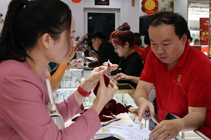 Giá vàng hôm nay 28/7: Vàng SJC lùi về sát mốc 140 triệu đồng/lượng
