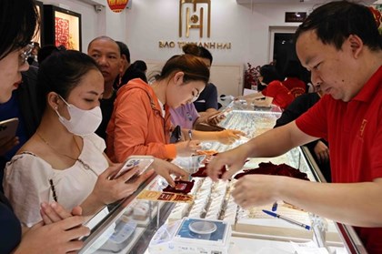 Giá vàng hôm nay 9/3 giảm 2,5 triệu đồng/lượng