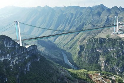 Trung Quốc hoàn thành cấu trúc chính của cây cầu cao nhất thế giới