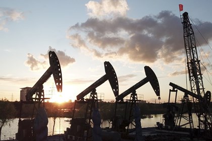 Giá dầu tại châu Á tăng mạnh khi xung đột leo thang