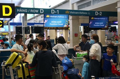 Sân bay Tân Sơn Nhất lại lập kỷ lục mới trong ngày Mùng 6 Tết