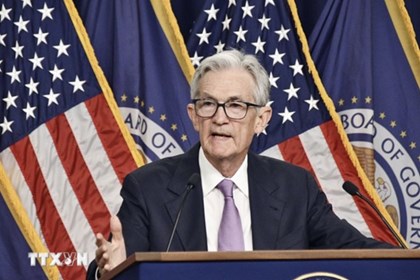 Các thị trường phản ứng trái chiều sau quyết định hạ lãi suất của Fed