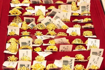 Giá vàng thế giới giảm nhẹ sau khi vượt mốc lịch sử 4.500 USD/ounce